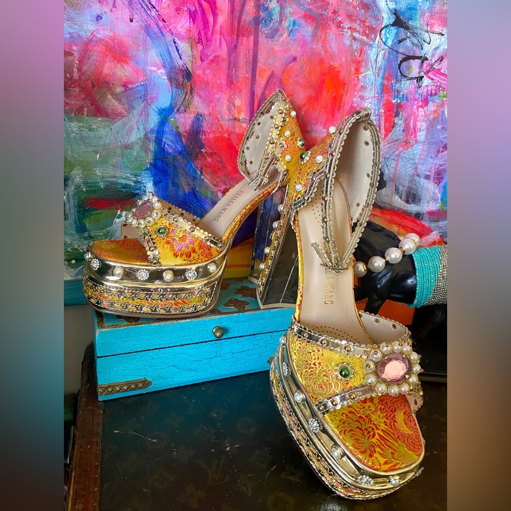 Fabulous AZALEA WANG Gold Rhinestone PLATFORMS Heels Party Shoes 💖😍💖 Sz 10